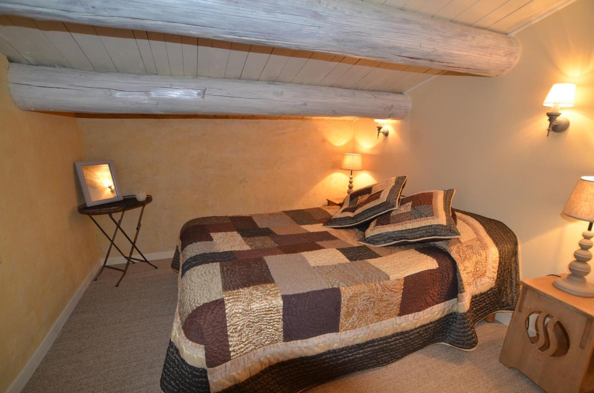 Les Maisons De Chante Oiseau Sigonce Room photo